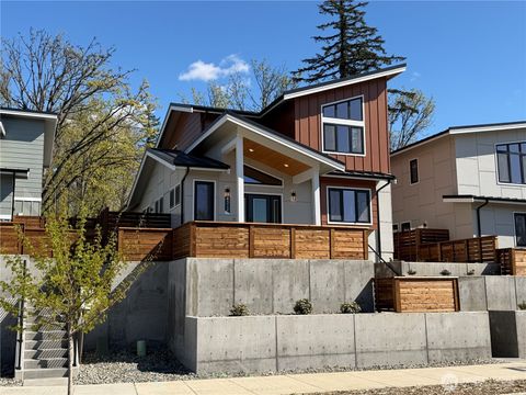 Photo of 4312 Creston Way, Bellingham, WA 98226 (MLS # 2509320)