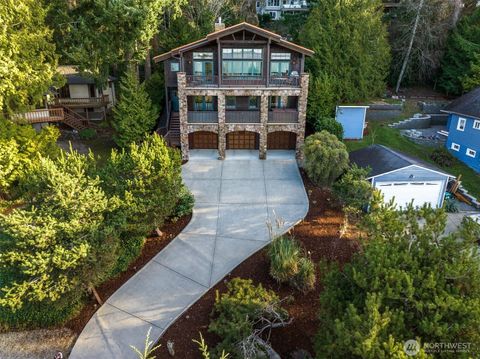 Photo of 15926 Maplewild Avenue SW, Seattle, WA 98166 (MLS # 2461334)