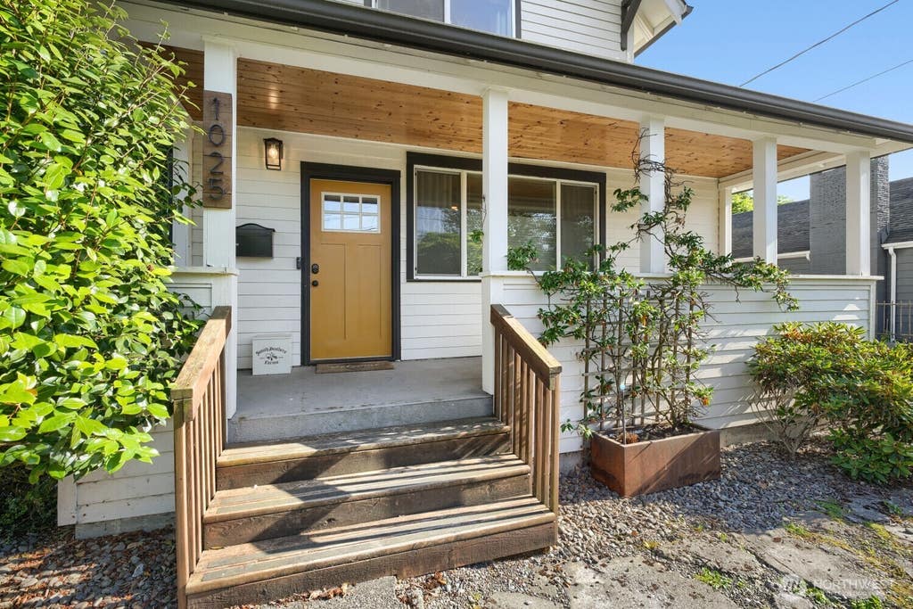 Photo of 1025 S Donovan Street, Seattle, WA 98108 (MLS # 2548322)