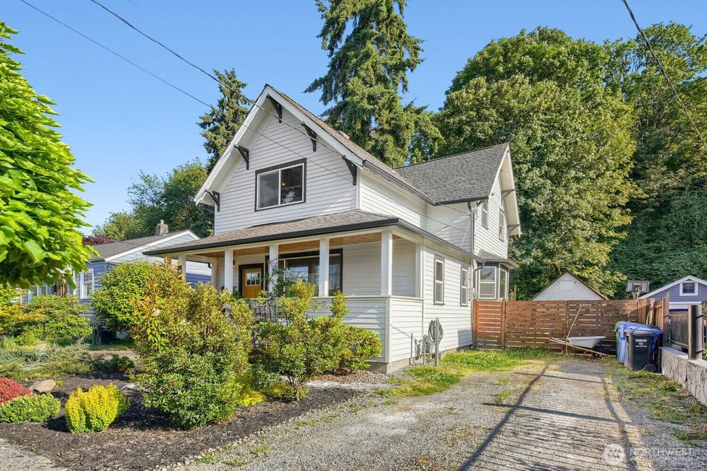 Photo of 1025 S Donovan Street, Seattle, WA 98108 (MLS # 2548322)
