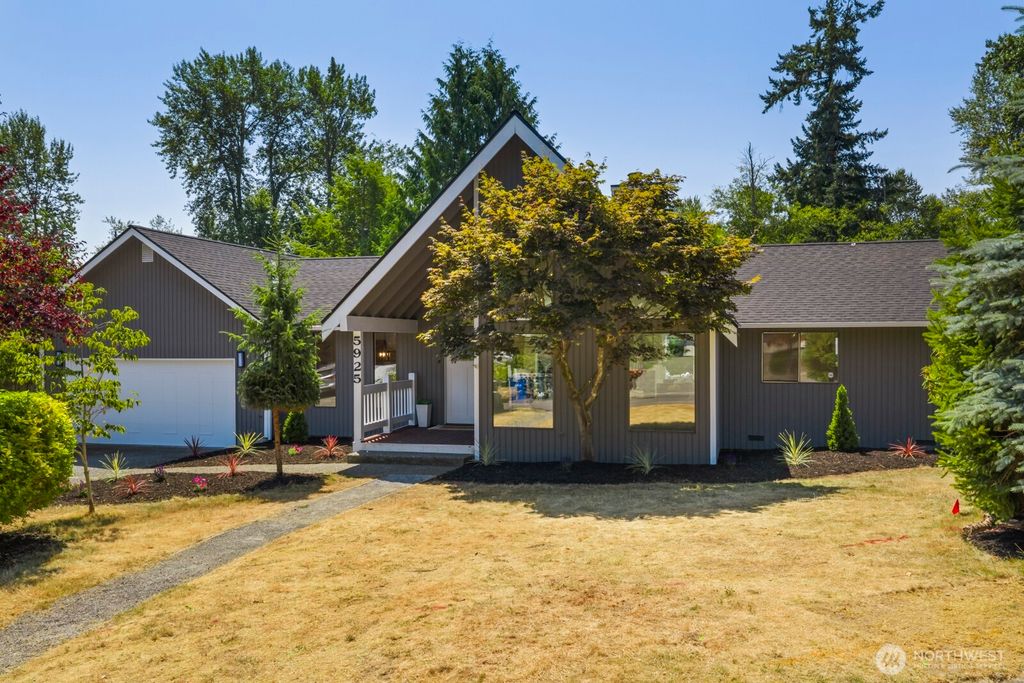 Photo of 5925 NE 201st Street, Kenmore, WA 98028 (MLS # 2408092)