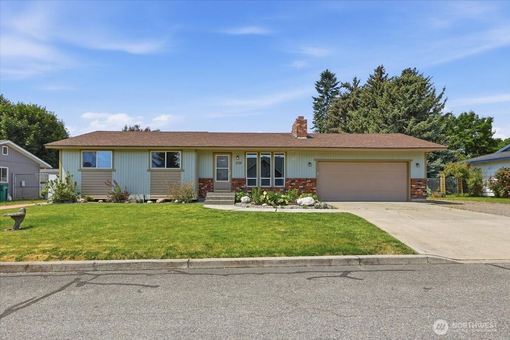 Photo of 1715 N Herald Road, Spokane Valley, WA 99206 (MLS # 2528656)