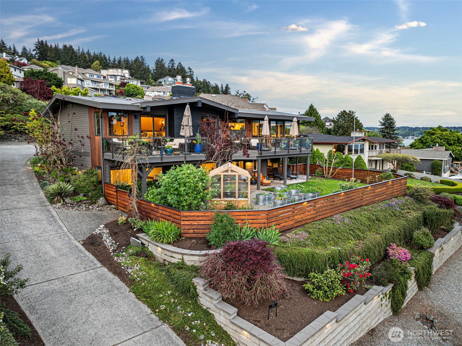 31 Pt. Fosdick Dr. NW