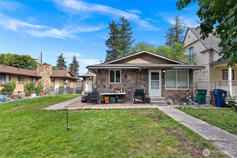 2608 N Madelia Street