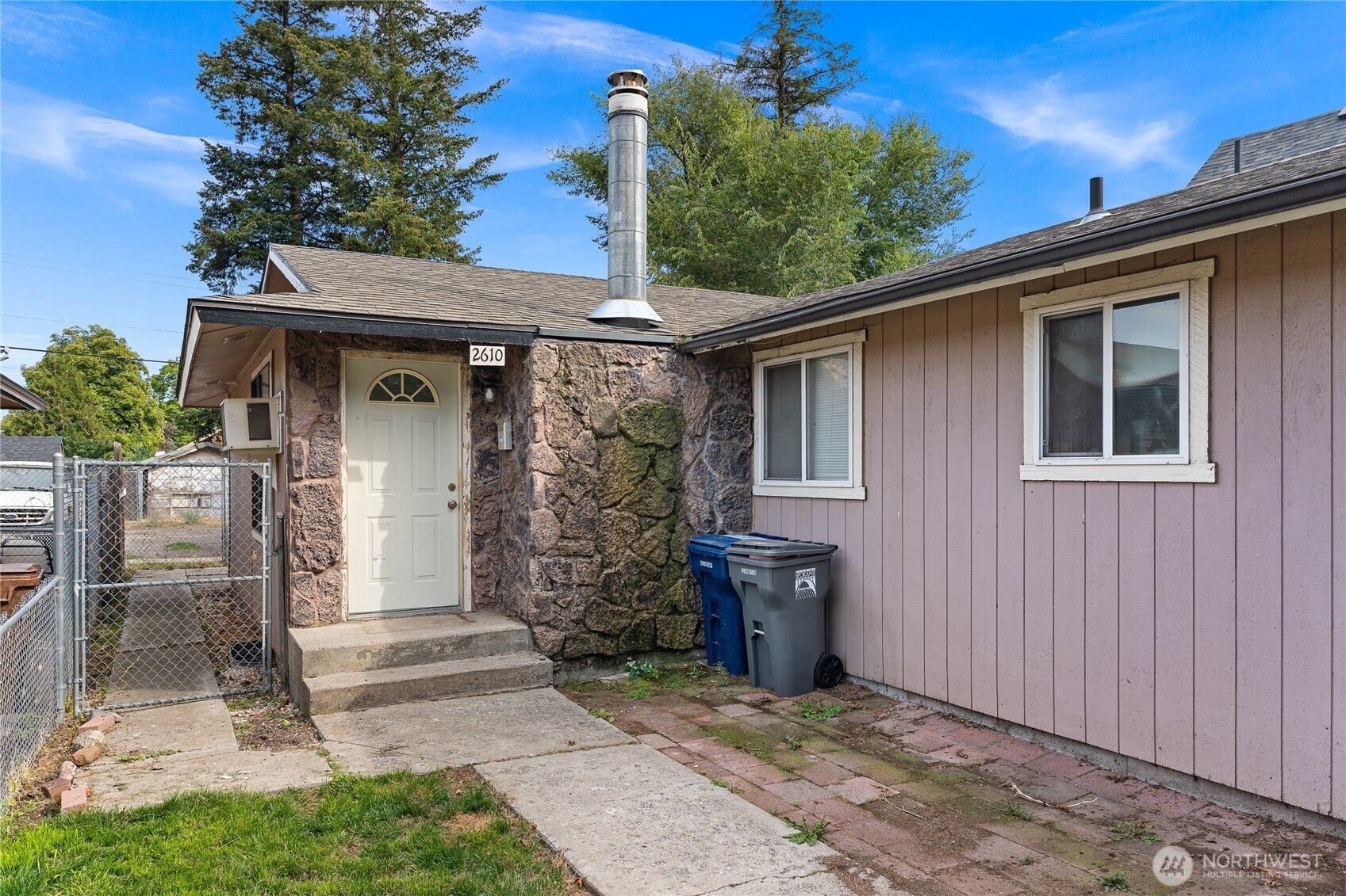 2608 N Madelia Street