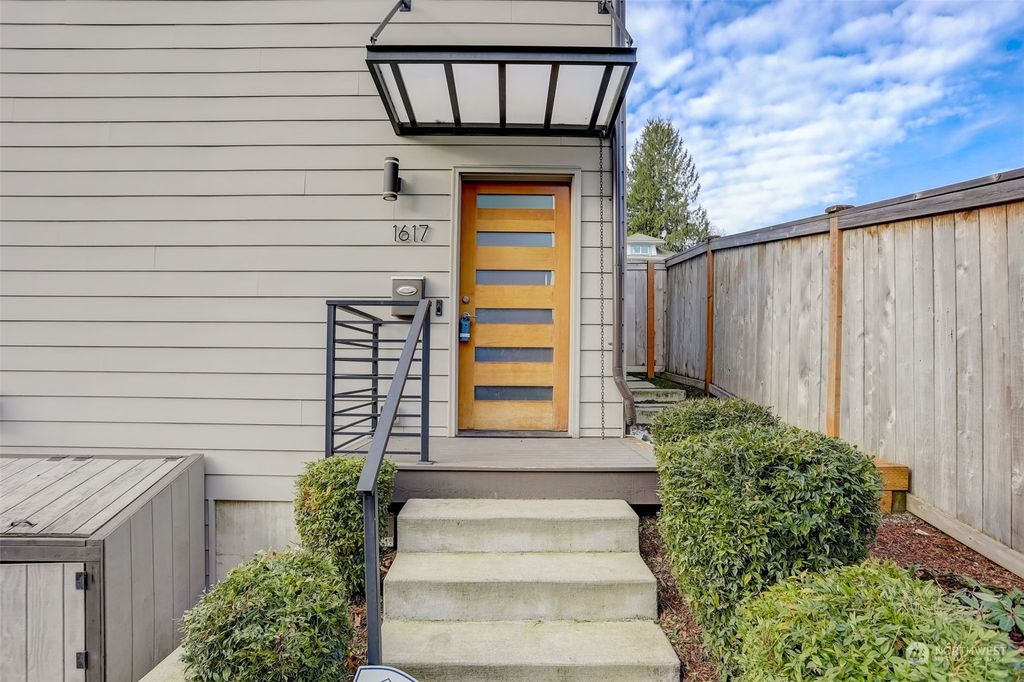 Photo of 1617 21st Avenue, Seattle, WA 98122 (MLS # 2197844)