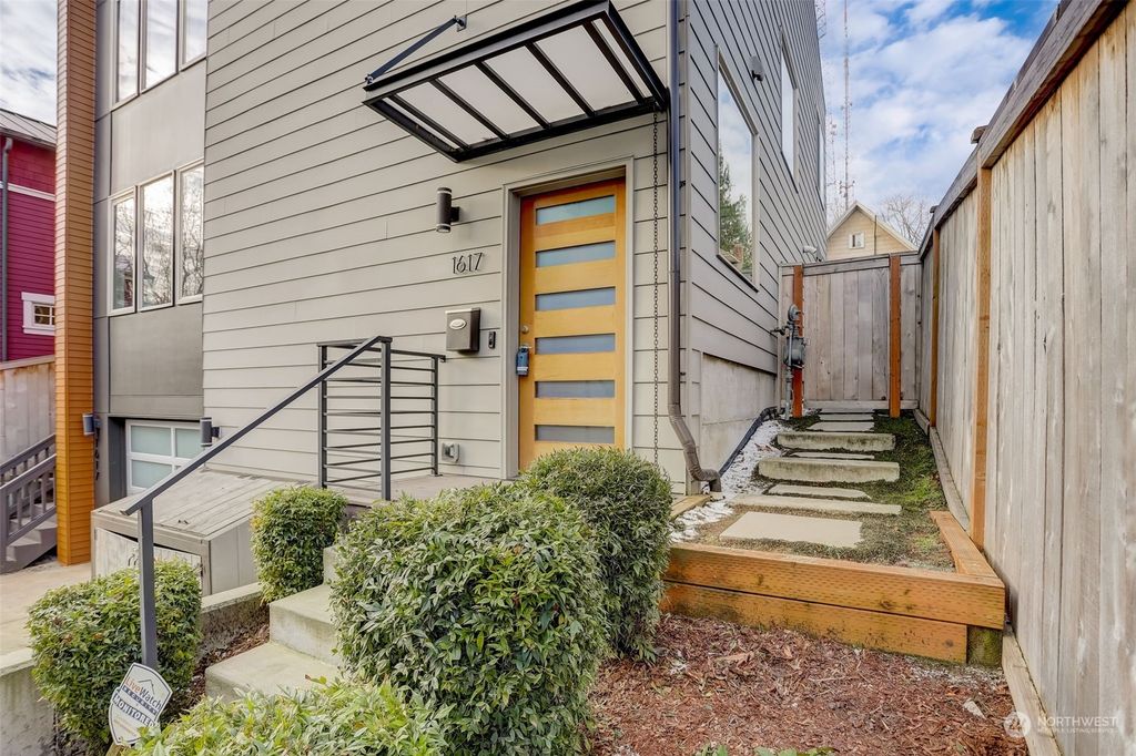 Photo of 1617 21st Avenue, Seattle, WA 98122 (MLS # 2197844)