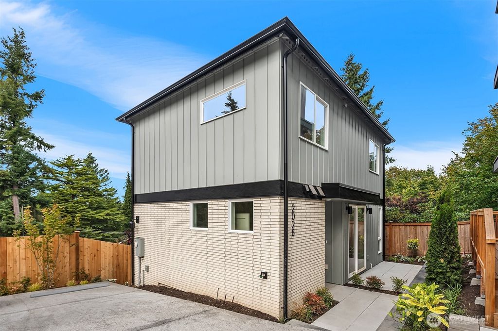 Photo of 2028 NE 123rd Street, Seattle, WA 98125 (MLS # 2423634)