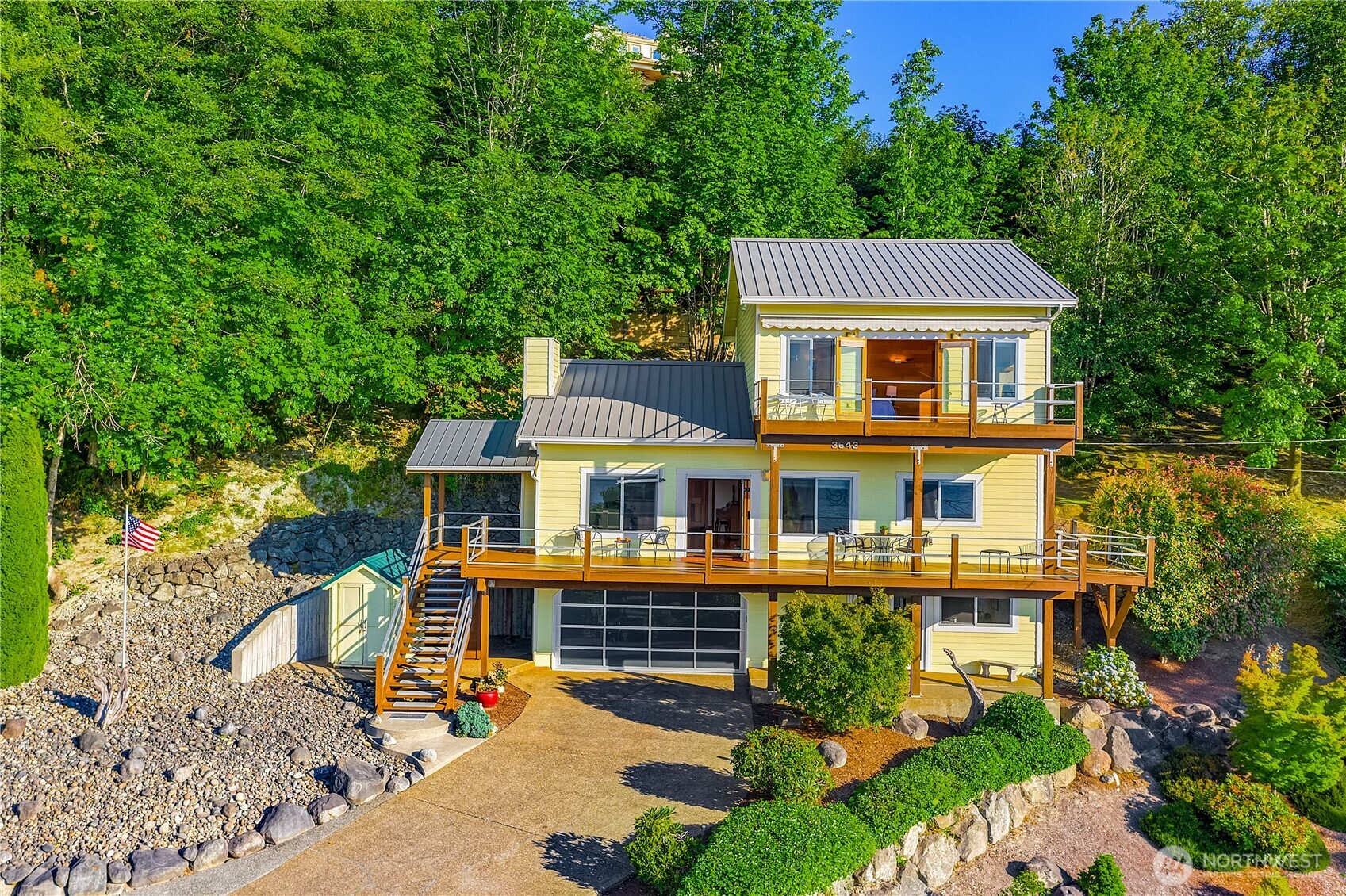 3643 Beach Drive E