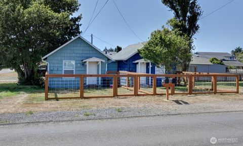 Photo of 405 Washington Avenue N, Long Beach, WA 98631 (MLS # 2408589)