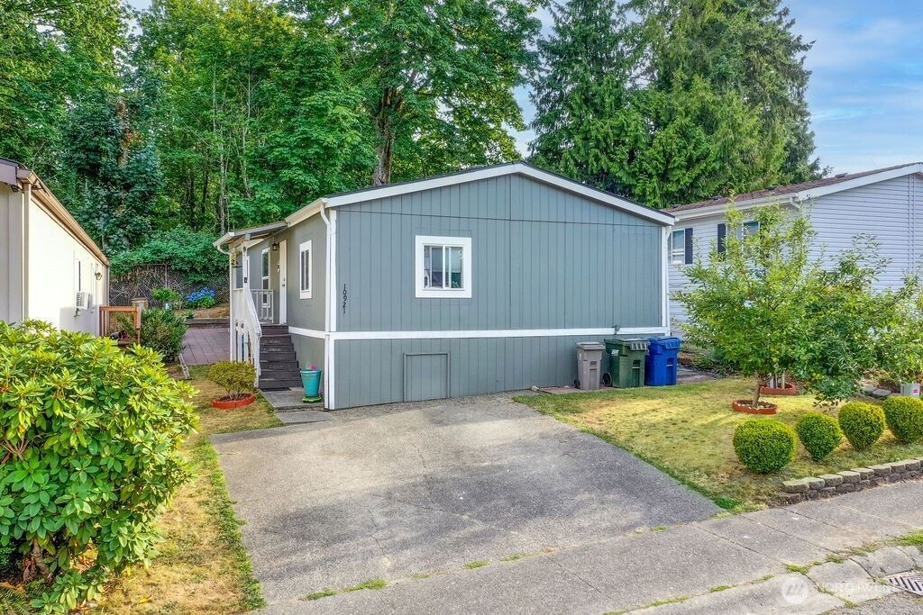 Photo of 10921 SE 227TH Place, Kent, WA 98031 (MLS # 2441237)