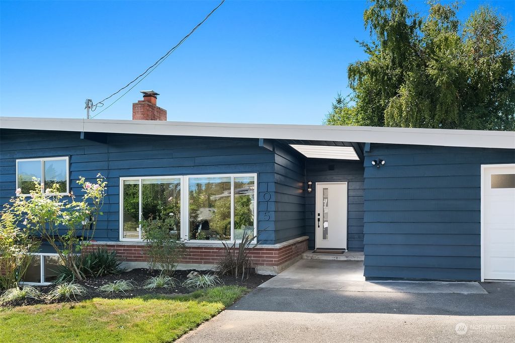 Photo of 1015 166th Avenue SE, Bellevue, WA 98008 (MLS # 2146149)