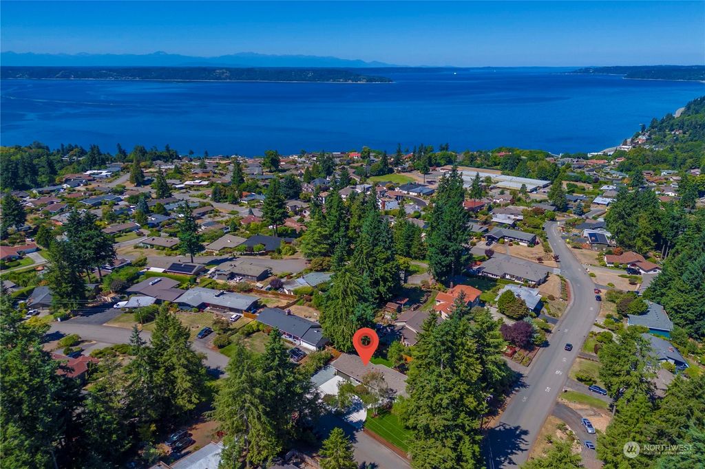 Photo of 1040 S 295th Place, Federal Way, WA 98003 (MLS # 2161004)