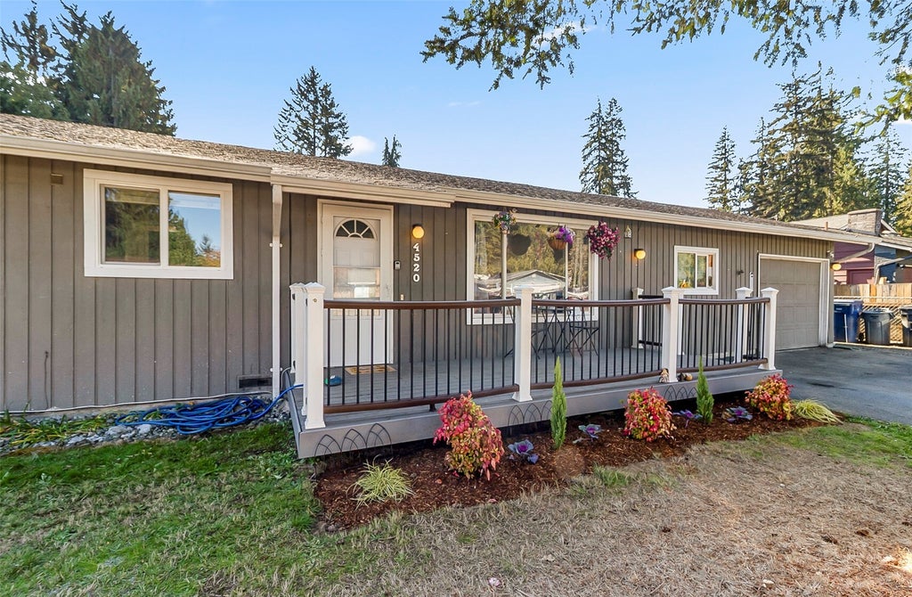 Photo of 4520 121st Place NE, Marysville, WA 98270 (MLS # 2596677)