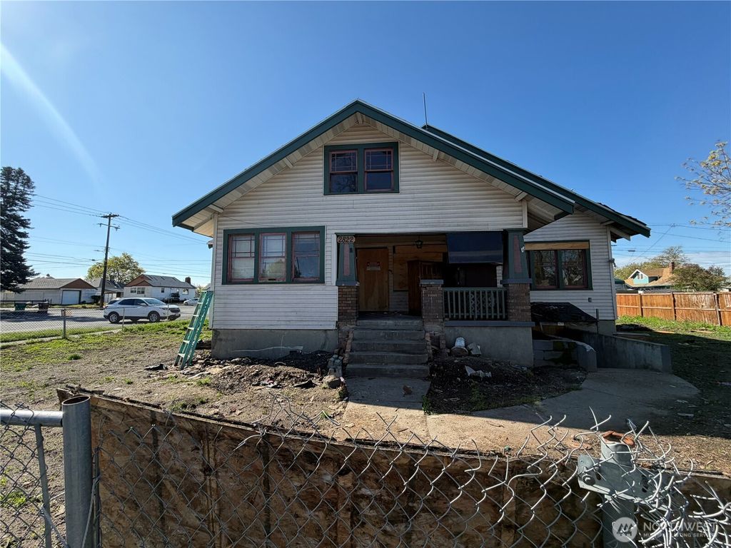 Photo of 2822 E WELLESLEY Avenue, Spokane, WA 99217 (MLS # 2514290)