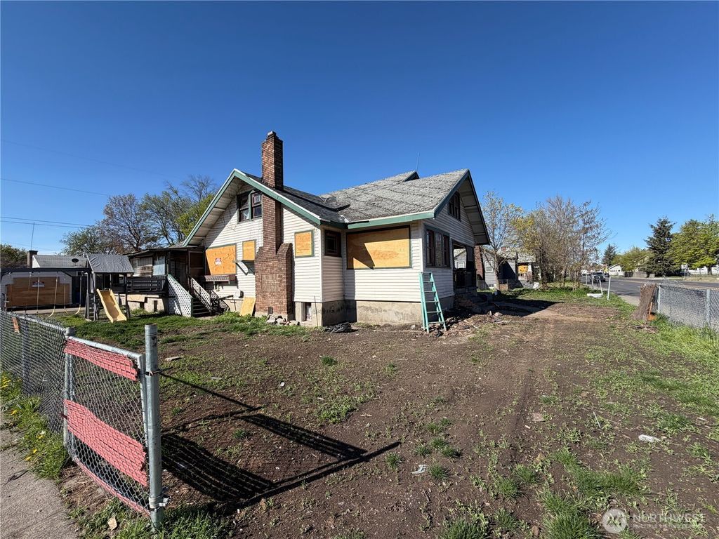 Photo of 2822 E WELLESLEY Avenue, Spokane, WA 99217 (MLS # 2514290)