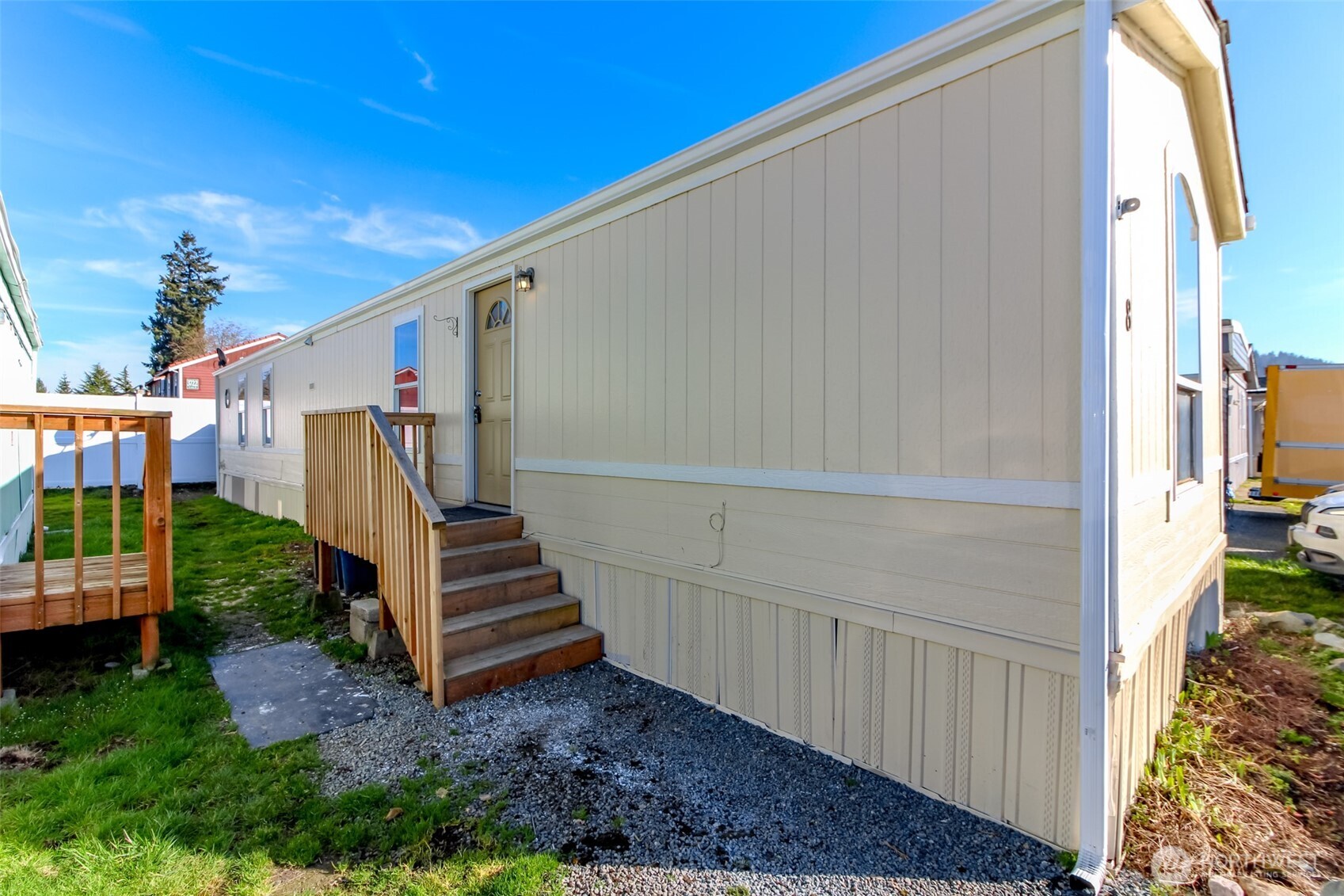 210 37th St SE 8
