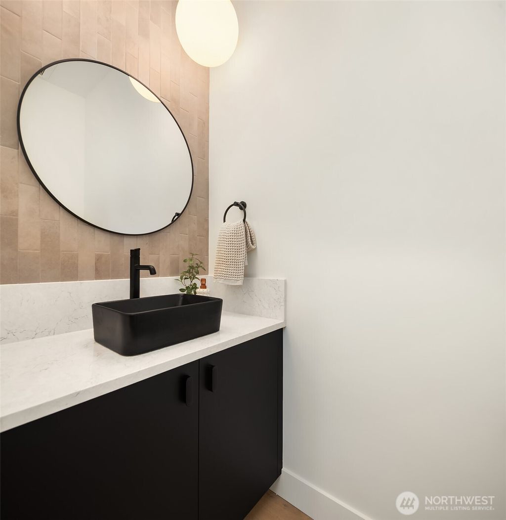 Photo of 822 165th Avenue NE, Bellevue, WA 98008 (MLS # 2470442)