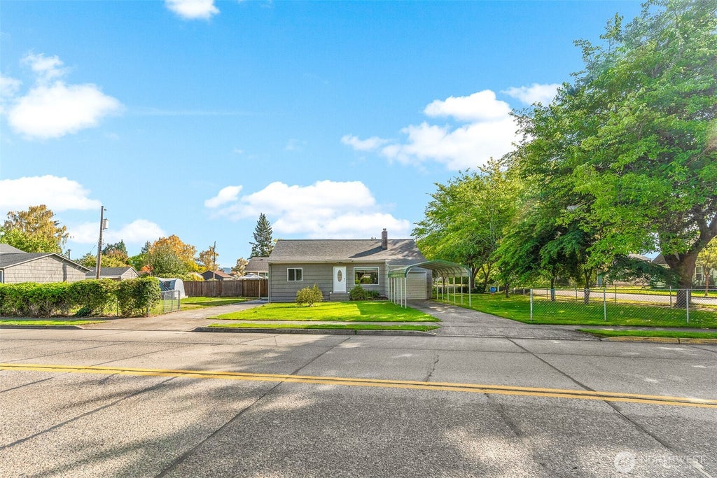 Photo of 1152 32nd Ave AVE, Longview, WA 98632 (MLS # 2590118)