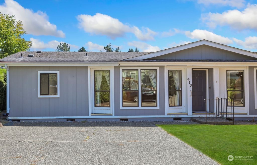 Photo of 910 241st Place SW, Bothell, WA 98021 (MLS # 2145268)