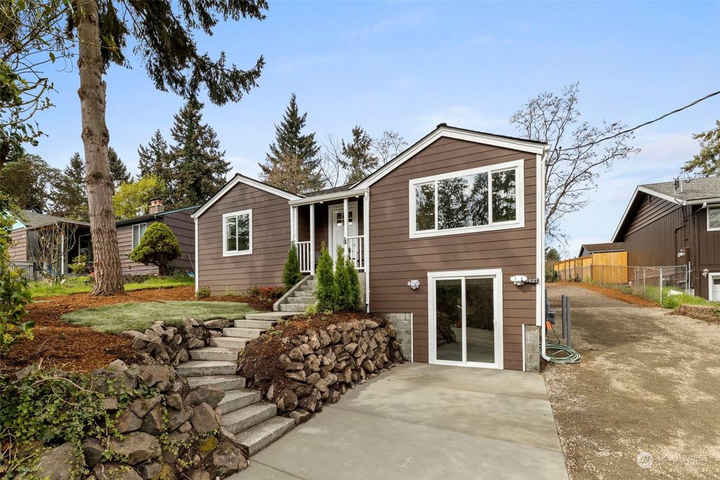 Photo of 15627 10th Avenue SW, Burien, WA 98166 (MLS # 2220049)