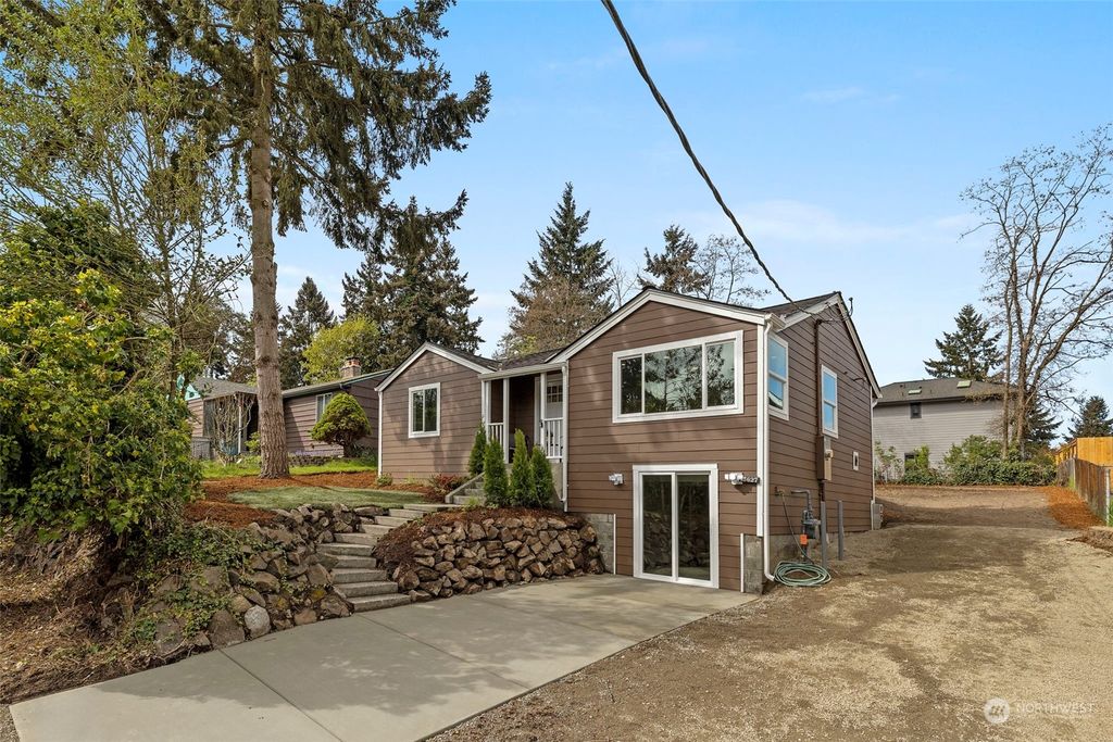 Photo of 15627 10th Avenue SW, Burien, WA 98166 (MLS # 2220049)