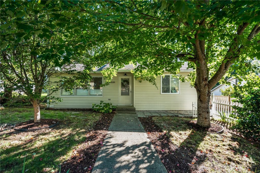 Photo of 3539 NE 130th Street, Seattle, WA 98125 (MLS # 2291254)