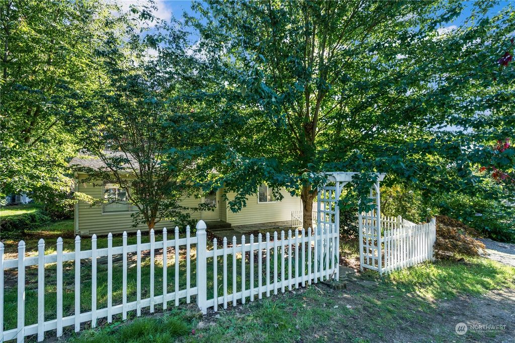 Photo of 3539 NE 130th Street, Seattle, WA 98125 (MLS # 2291254)