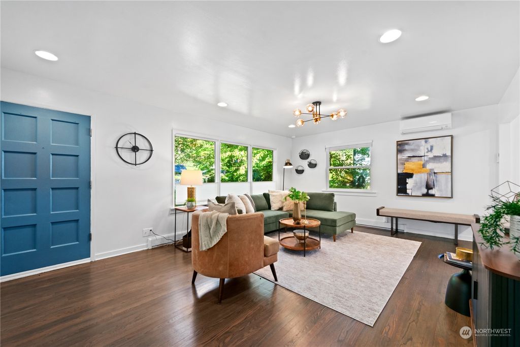 Photo of 3539 NE 130th Street, Seattle, WA 98125 (MLS # 2291254)