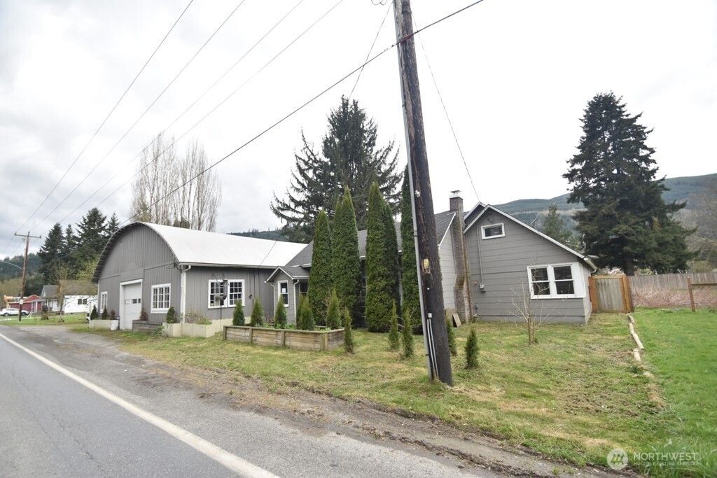 Photo of 2071 Valley Highway, Deming, WA 98244 (MLS # 2511464)