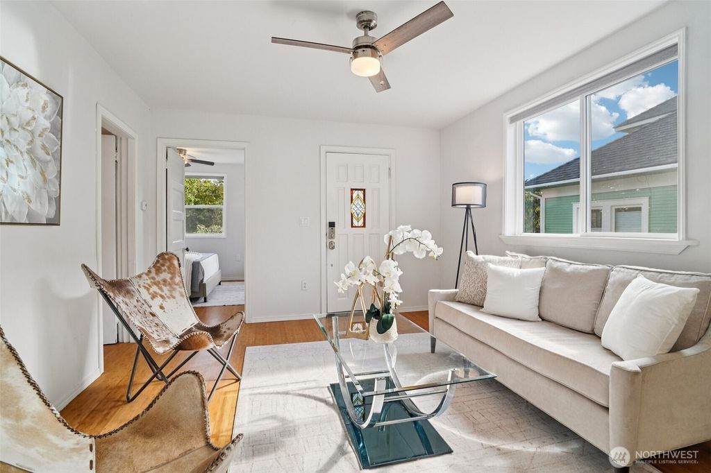 Photo of 906 NW 62nd Street, Seattle, WA 98107 (MLS # 2391465)