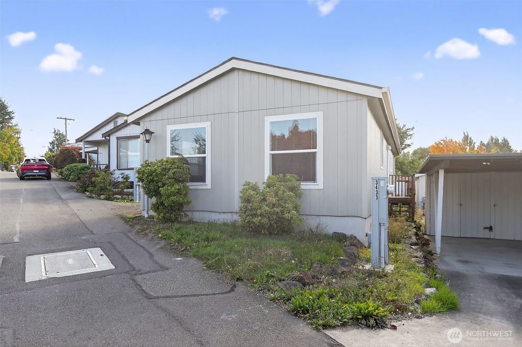 Photo of 3433 S 182nd St St, SeaTac, WA 98188 (MLS # 2443193)