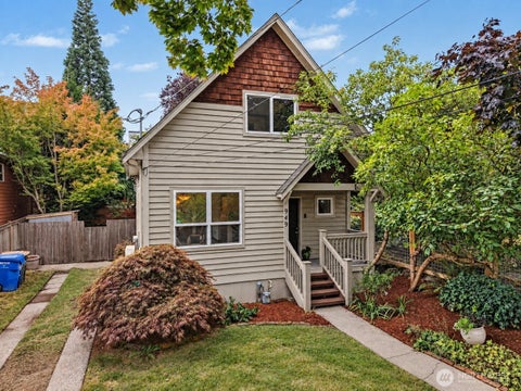Photo of 949 25th Avenue S, Seattle, WA 98144 (MLS # 2581282)