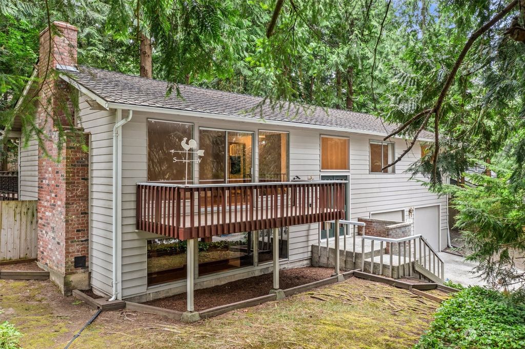 Photo of 860 Greenwood Boulevard SW, Issaquah, WA 98027 (MLS # 2266426)