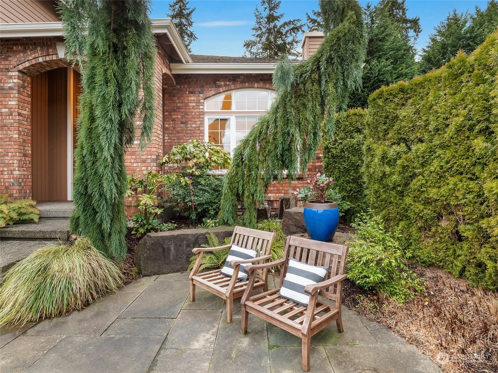Photo of 5301 NE 23rd Court, Renton, WA 98059 (MLS # 2040006)