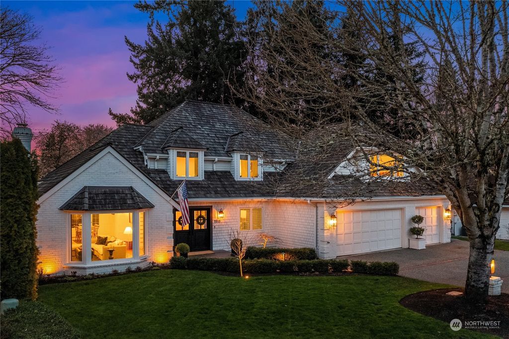 Photo of 7515 80th Place SE, Mercer Island, WA 98040 (MLS # 2214053)