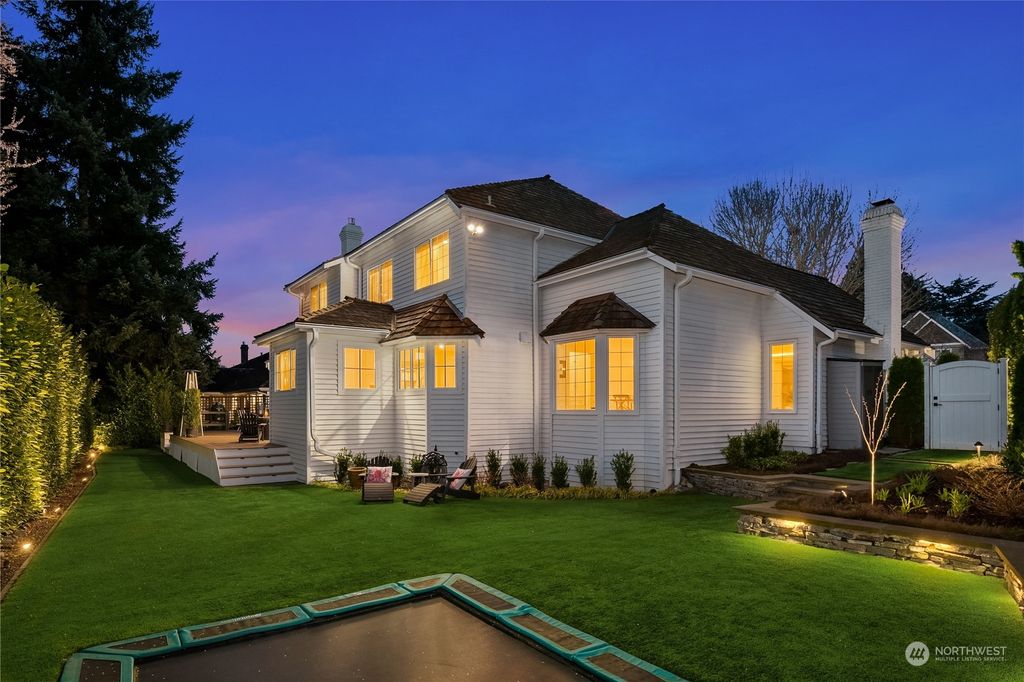 Photo of 7515 80th Place SE, Mercer Island, WA 98040 (MLS # 2214053)