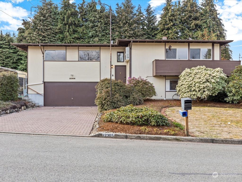 Photo of 12305 SE 73rd Place, Newcastle, WA 98056 (MLS # 2048806)
