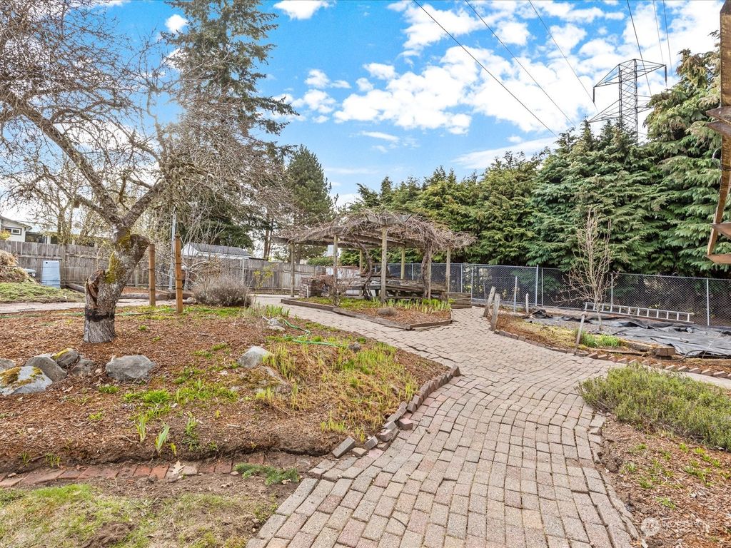 Photo of 12305 SE 73rd Place, Newcastle, WA 98056 (MLS # 2048806)