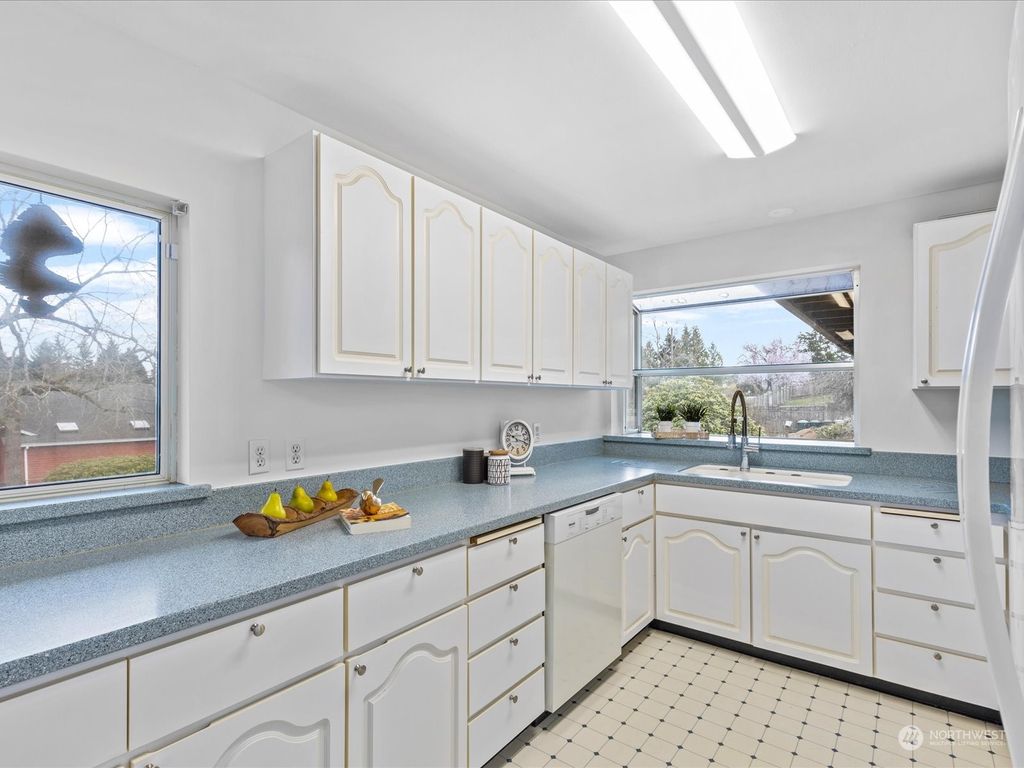 Photo of 12305 SE 73rd Place, Newcastle, WA 98056 (MLS # 2048806)