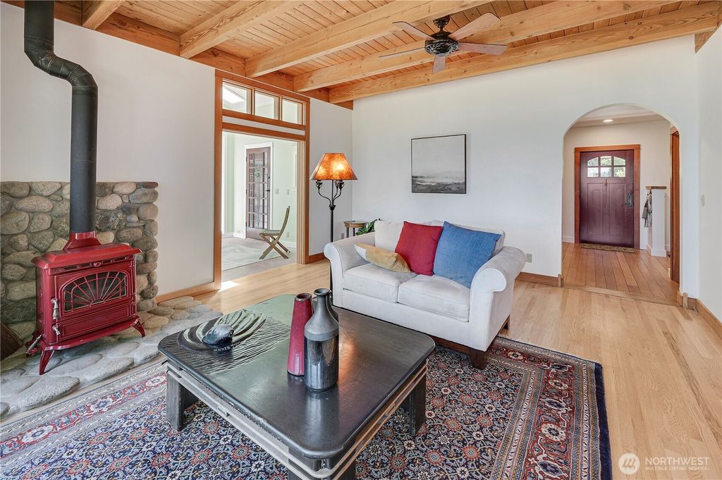 listing image 9368932860634363014