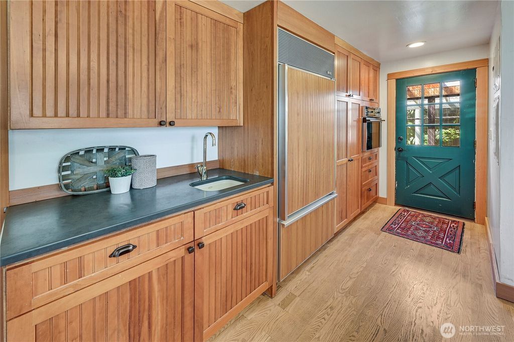 listing image 9360167901110803012
