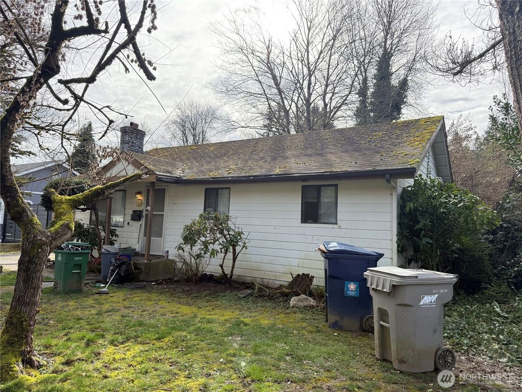 Photo of 3511 SE 6th Street, Renton, WA 98059 (MLS # 2493953)