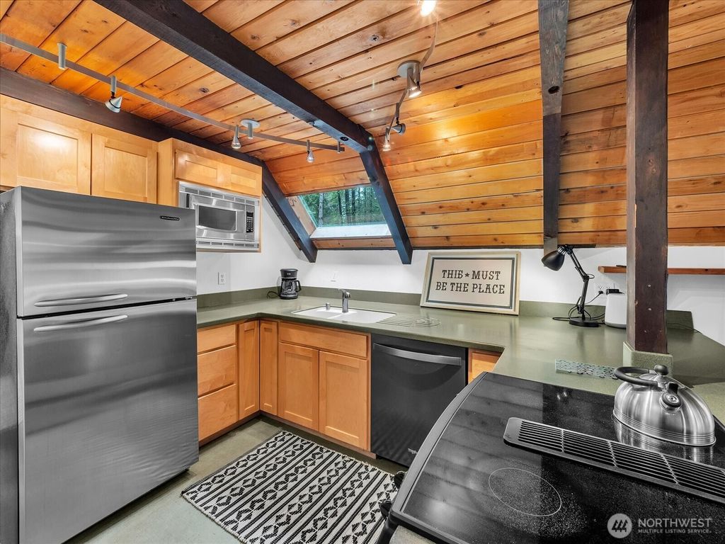 Photo of 17117 Riverview WAY E, Enumclaw, WA 98022 (MLS # 2527604)