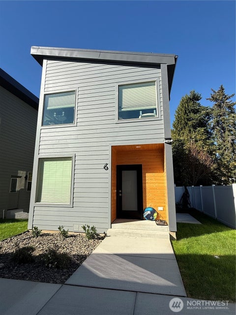 Photo of 1034 9th Street #6, Wenatchee, WA 98801 (MLS # 2589957)