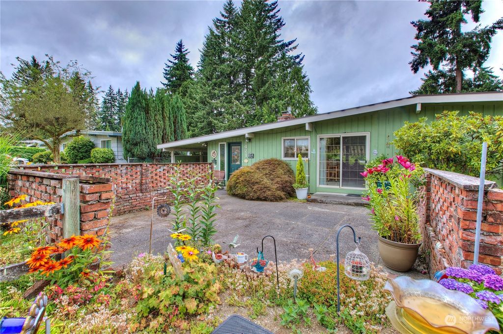 Photo of 421 166th Avenue SE, Bellevue, WA 98008 (MLS # 2137221)