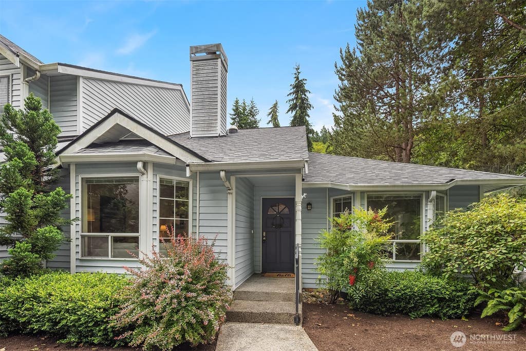 Photo of 14301 SE 42nd Lane, Bellevue, WA 98006 (MLS # 2548953)
