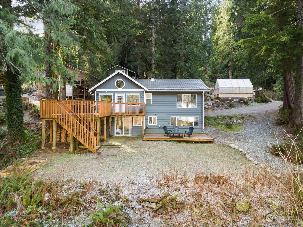 Photo of 52827 S Riverside Road, Gold Bar, WA 98251 (MLS # 2325731)