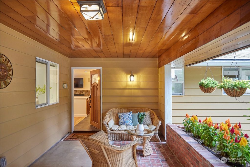 Photo of 16132 SE 42nd Place, Bellevue, WA 98006 (MLS # 2158702)