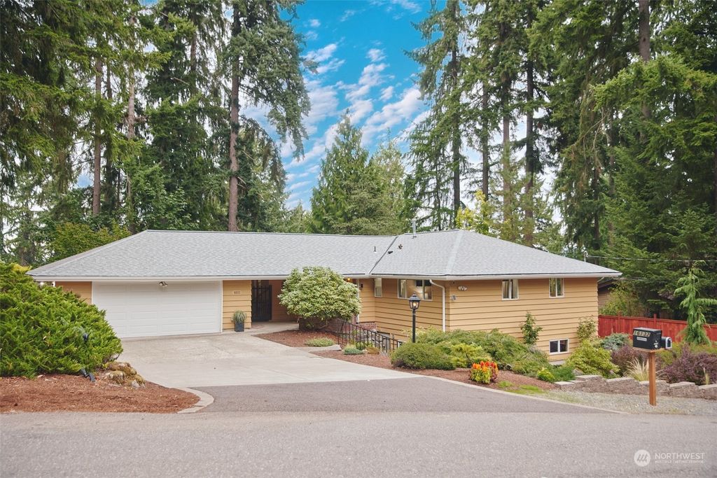 Photo of 16132 SE 42nd Place, Bellevue, WA 98006 (MLS # 2158702)
